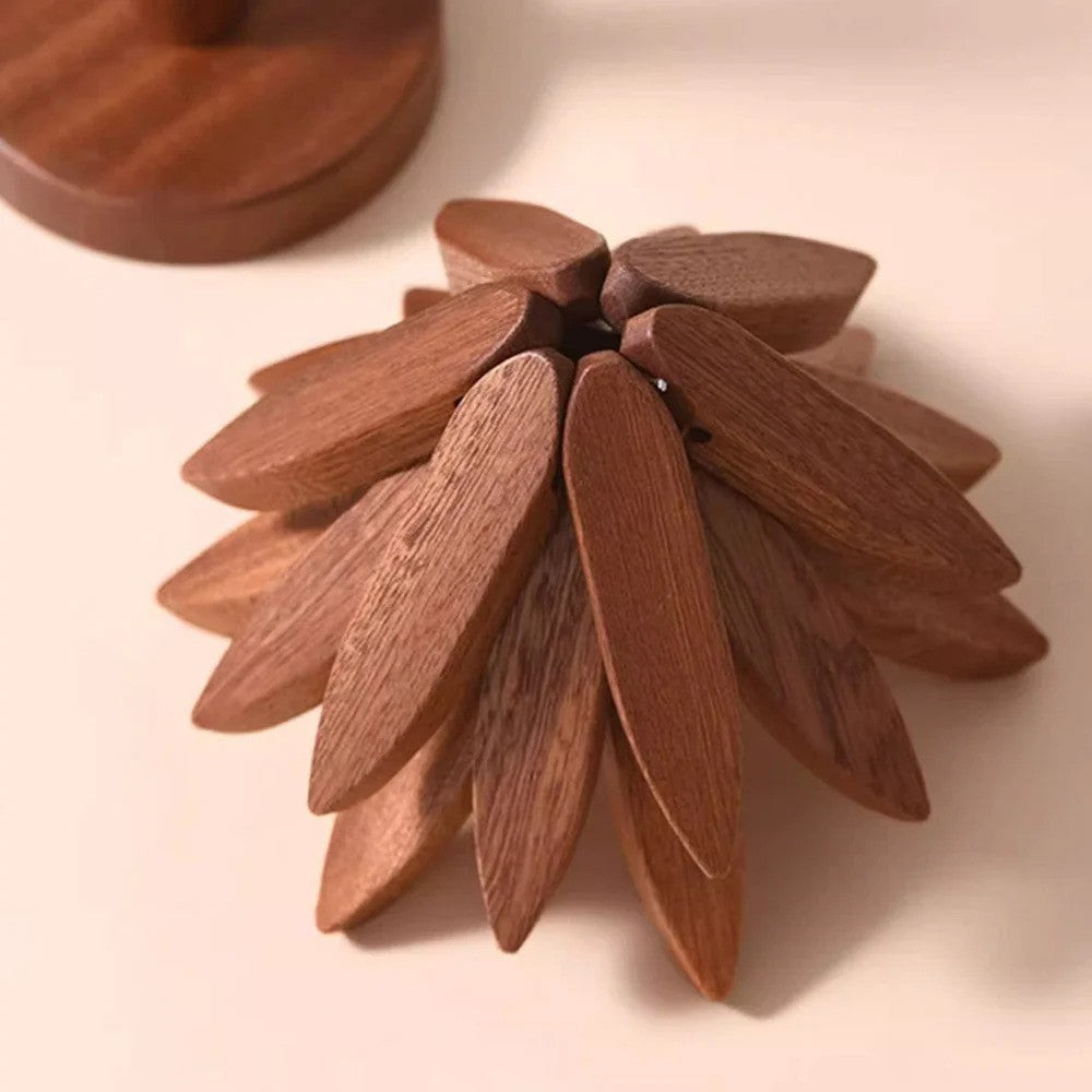 CoasterCraft: Valnøtttre Coasters – Elegant Beskyttelse for Alle Overflater