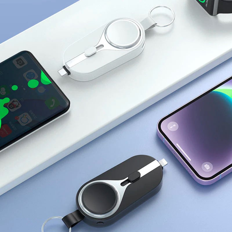 KeyPact Duo 2-i-1 Mini Powerbank med Klokkelader – 2000mAh, Type-C & Lightning, Robust med Karabinkrok